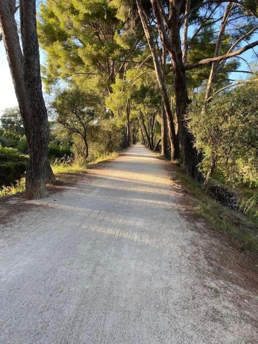 Ravissant T3 En Duplex Proche Mer La Londe-les-Maures Esterno foto